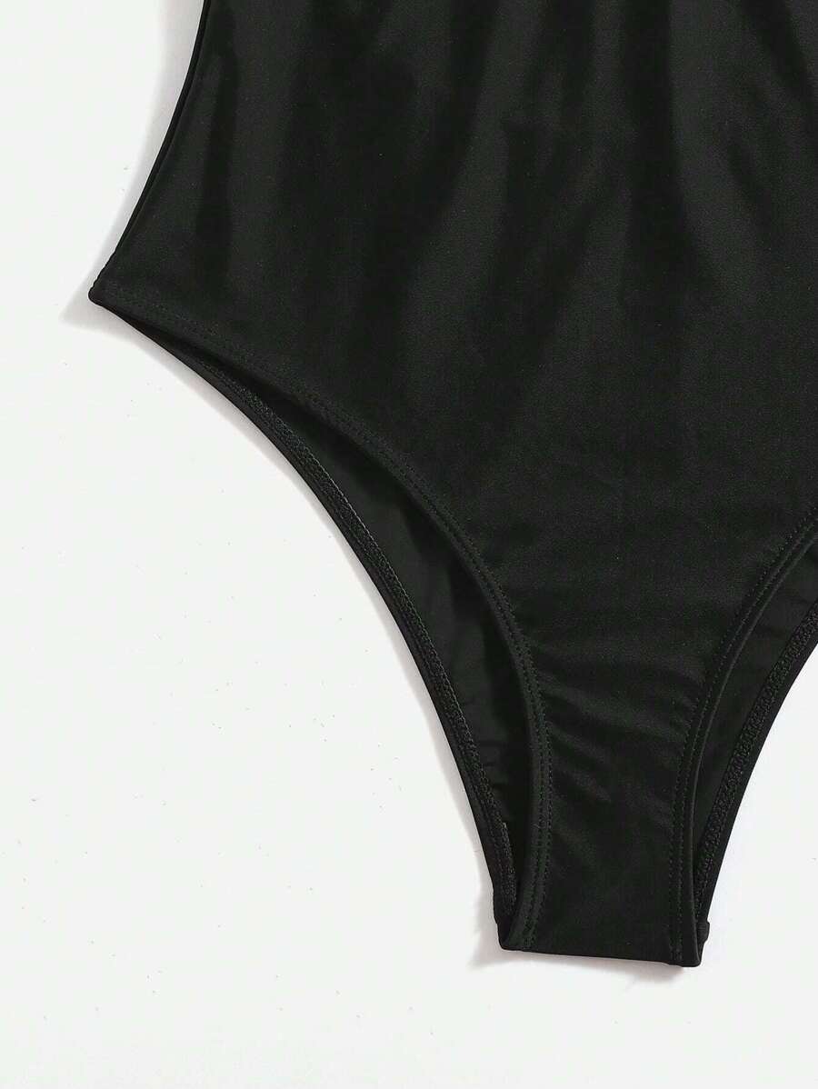 Maiô Preto Decote V com Detalhe Trançado