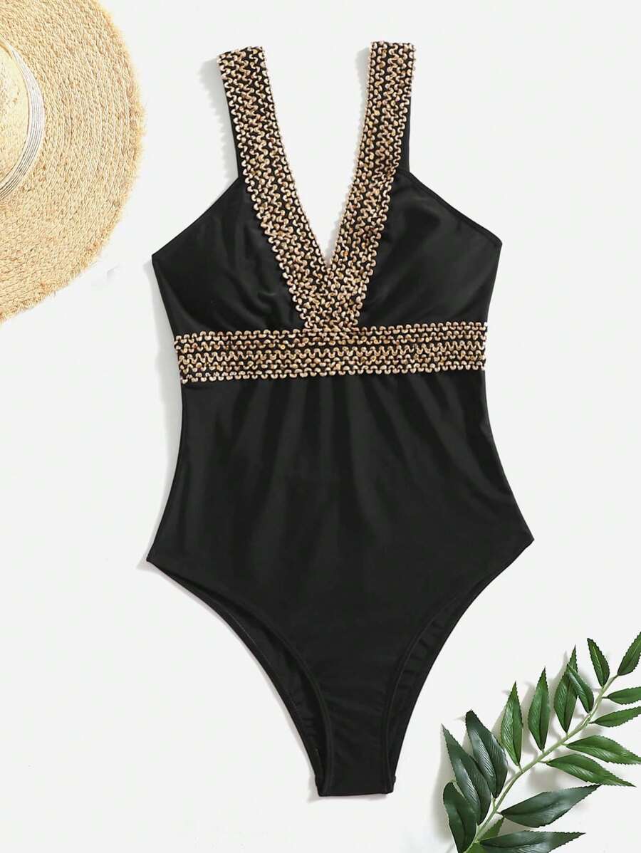 Maiô Preto Decote V com Detalhe Trançado