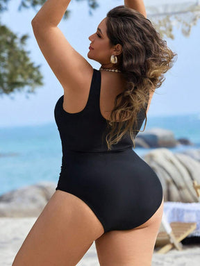 Maiô Plus Size com Detalhes Vazados
