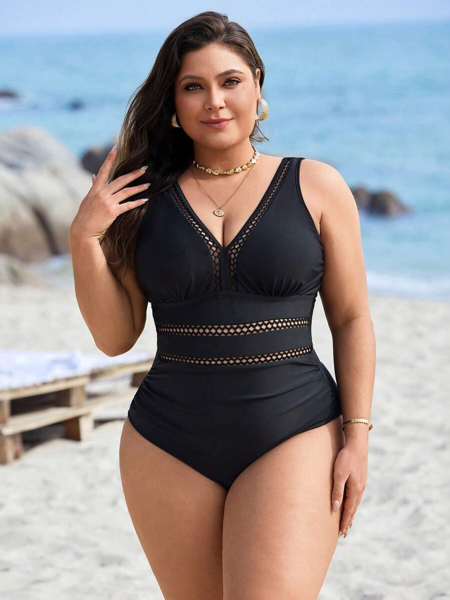 Maiô Plus Size com Detalhes Vazados