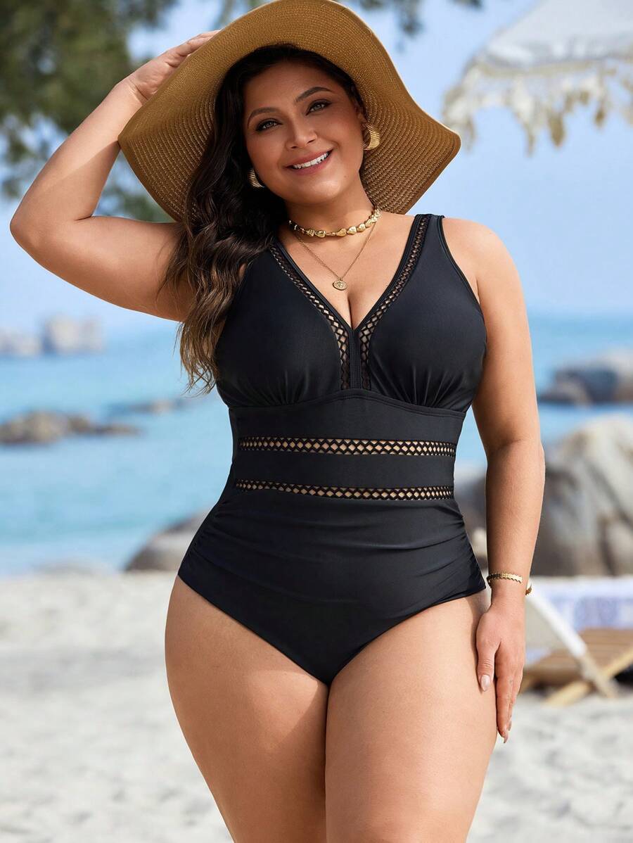 Maiô Plus Size com Detalhes Vazados