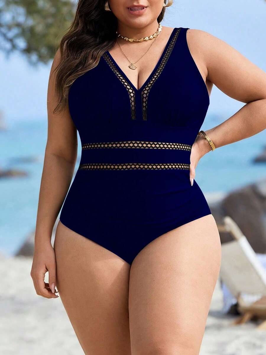 Maiô Plus Size com Detalhes Vazados