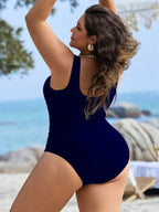 Maiô Plus Size com Detalhes Vazados