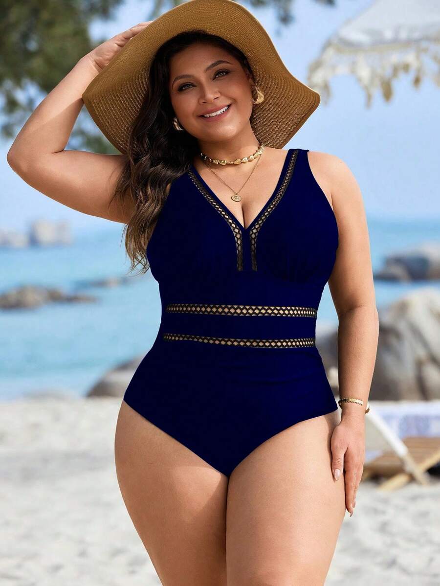 Maiô Plus Size com Detalhes Vazados