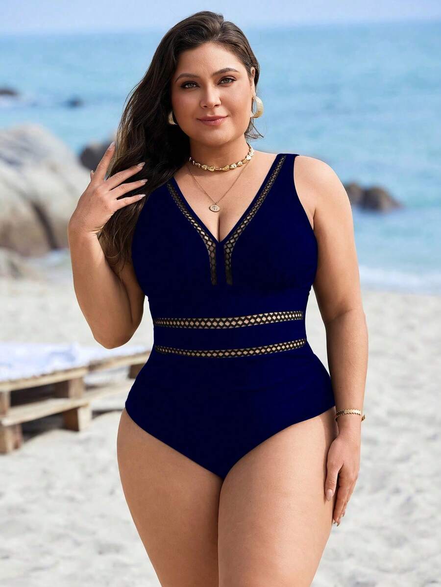 Maiô Plus Size com Detalhes Vazados