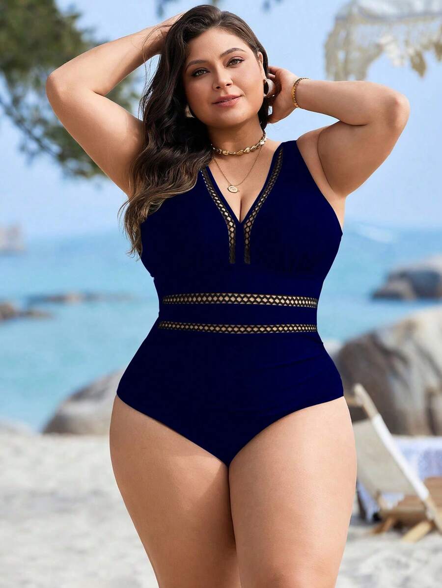Maiô Plus Size com Detalhes Vazados